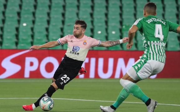 Nuevo sondeo del Betis por Embarba, con cuatro ofertas de Primera