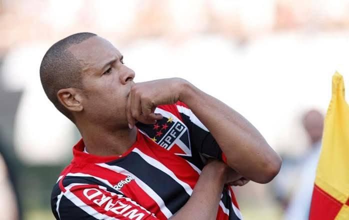 Luis Fabiano podría regresar al fútbol... ¡tres años después de retirarse!