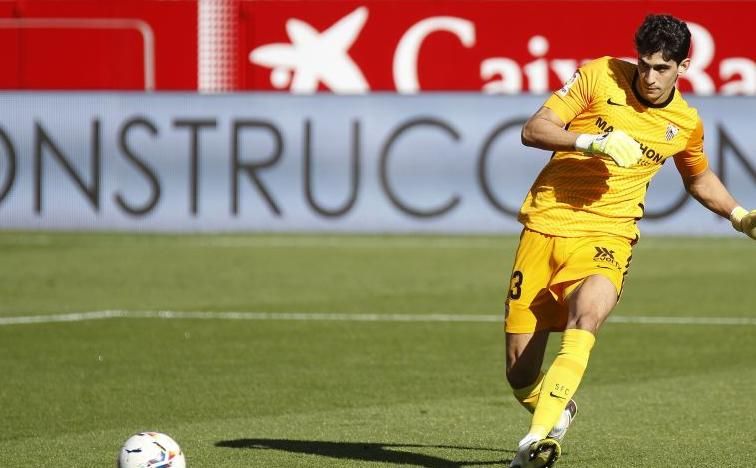 Bono, 'MVP' indiscutible del Sevilla FC-Huesca