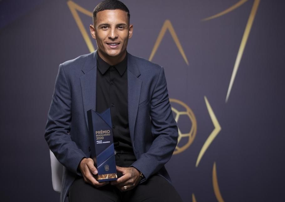 De su fiasco en Nervión a recibir un prestigioso premio