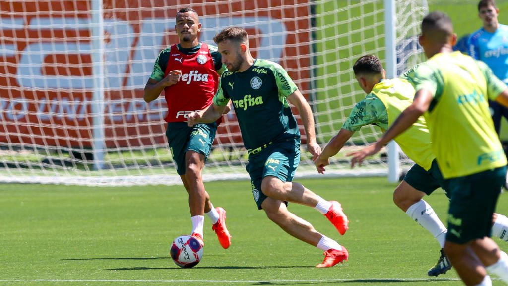 Colocan al Betis tras un central que brilla en Brasil