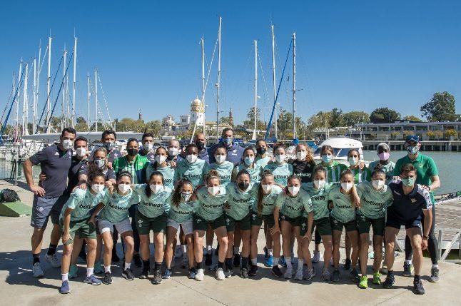 El Real Betis Féminas, de convivencia en el Club Náutico Sevilla
