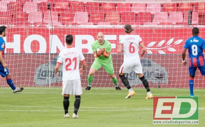 El contrato de Dmitrovic y el Sevilla FC