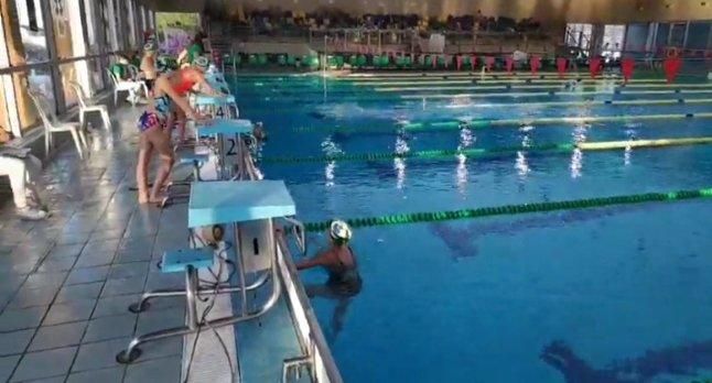 Cavaleri vibra con el Trofeo de la cantera del Club Natación Mairena