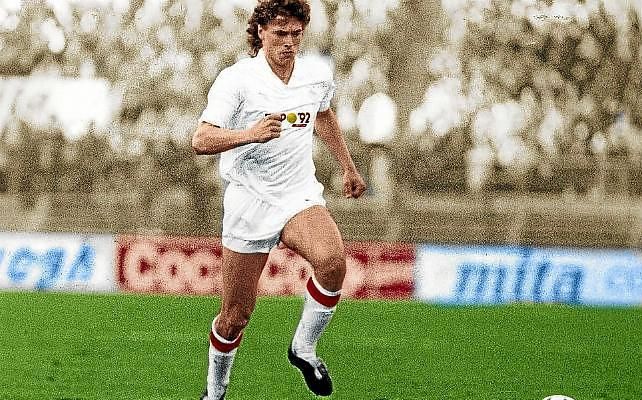 Polster da esperanzas al Sevilla y un palo gordo al Barça