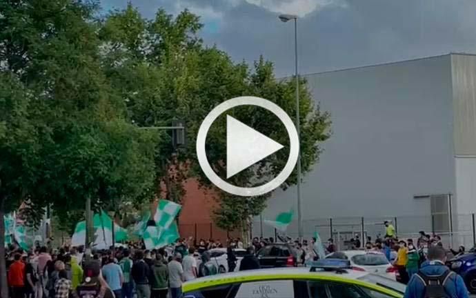 (Video) Así anima la afición bética antes del Betis-Granada