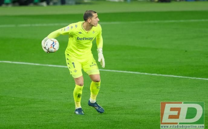 Mueven a Joel Robles por el mercado de fichajes