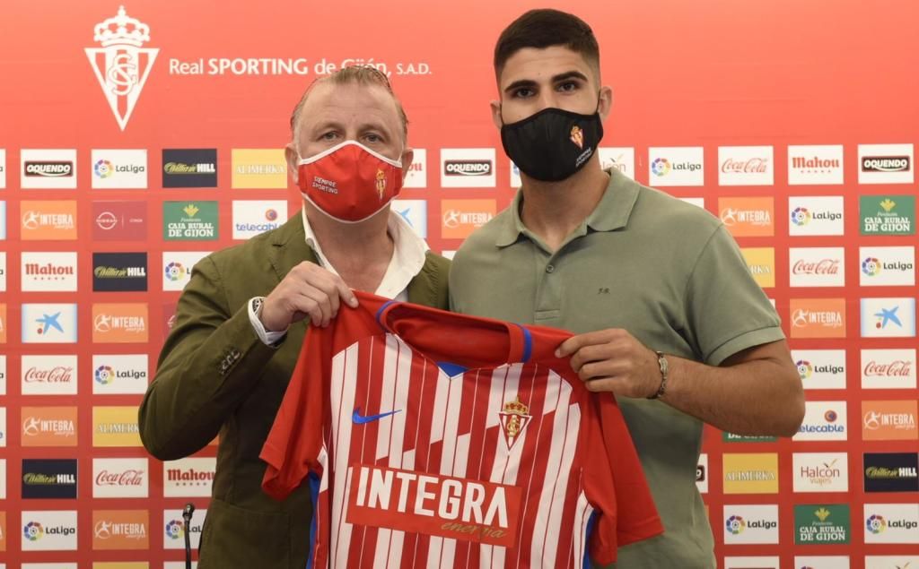 Oficial: Sevilla FC y Sporting acuerdan la cesión de Berrocal