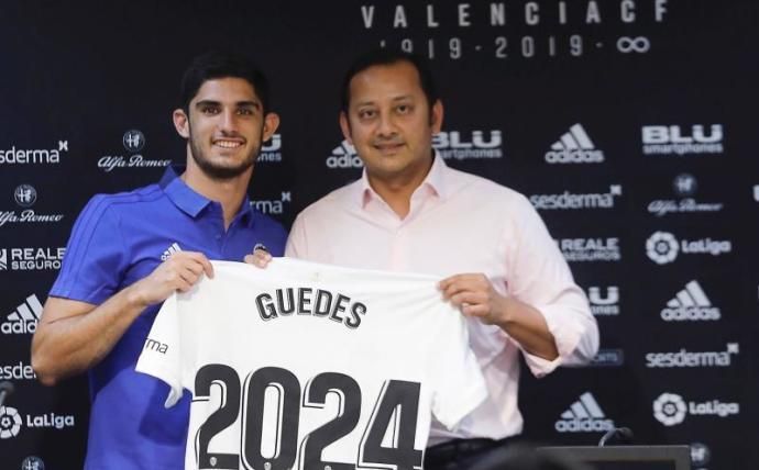 El Valencia inicia en Murcia su segunda concentración de pretemporada pendiente del futuro de Guedes