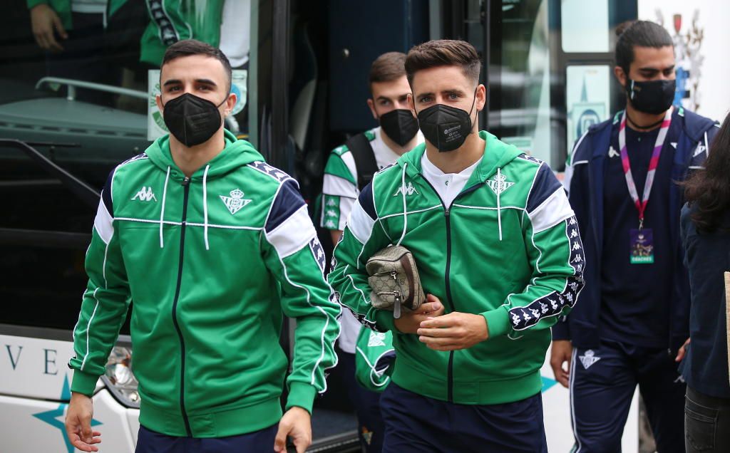 El Betis pone rumbo a Marbella con Joaquín, Bartra y Juanmi