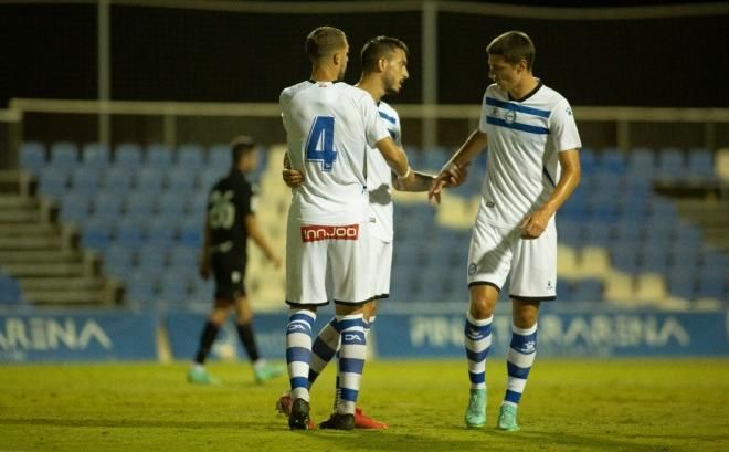 Joselu juega y marca; y el Sevilla FC espera movimientos de mercado