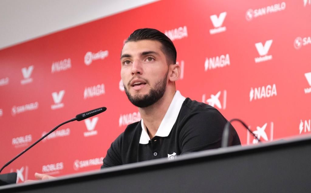 Rafa Mir: "Me decanto por el Sevilla FC porque es un gran proyecto, ambicioso"
