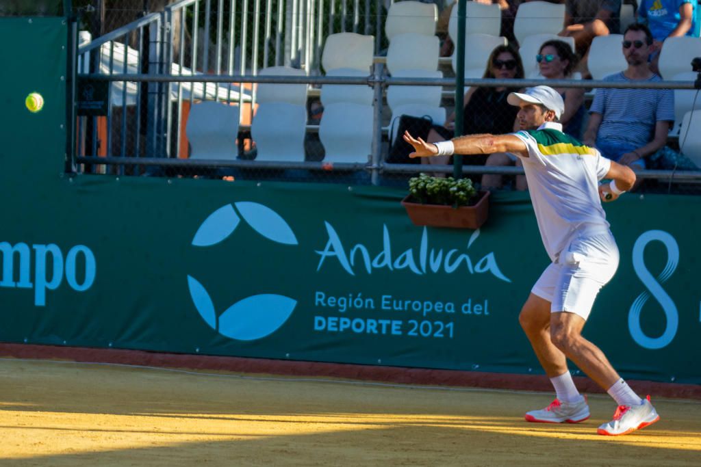 Andújar se redime en su tarde de debut en la Copa Sevilla