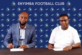 Finidi se estrena en los banquillos