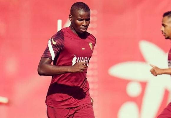 Amadou, un jugador más del Sevilla FC en los entrenamientos
