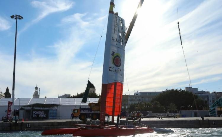 La tripulación española lamenta no haber podido concluir la prueba de Cádiz