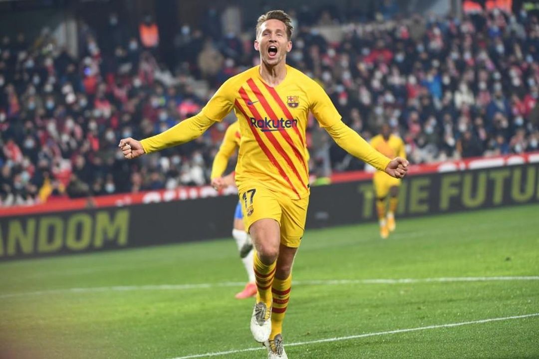 De la mofa al abrazo de gol; así ha cambiado el futuro de De Jong