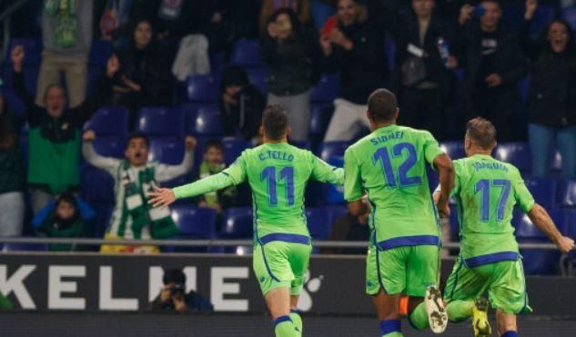 El Betis bate las alas en un vuelo de Champions con parada en el nido de los pericos