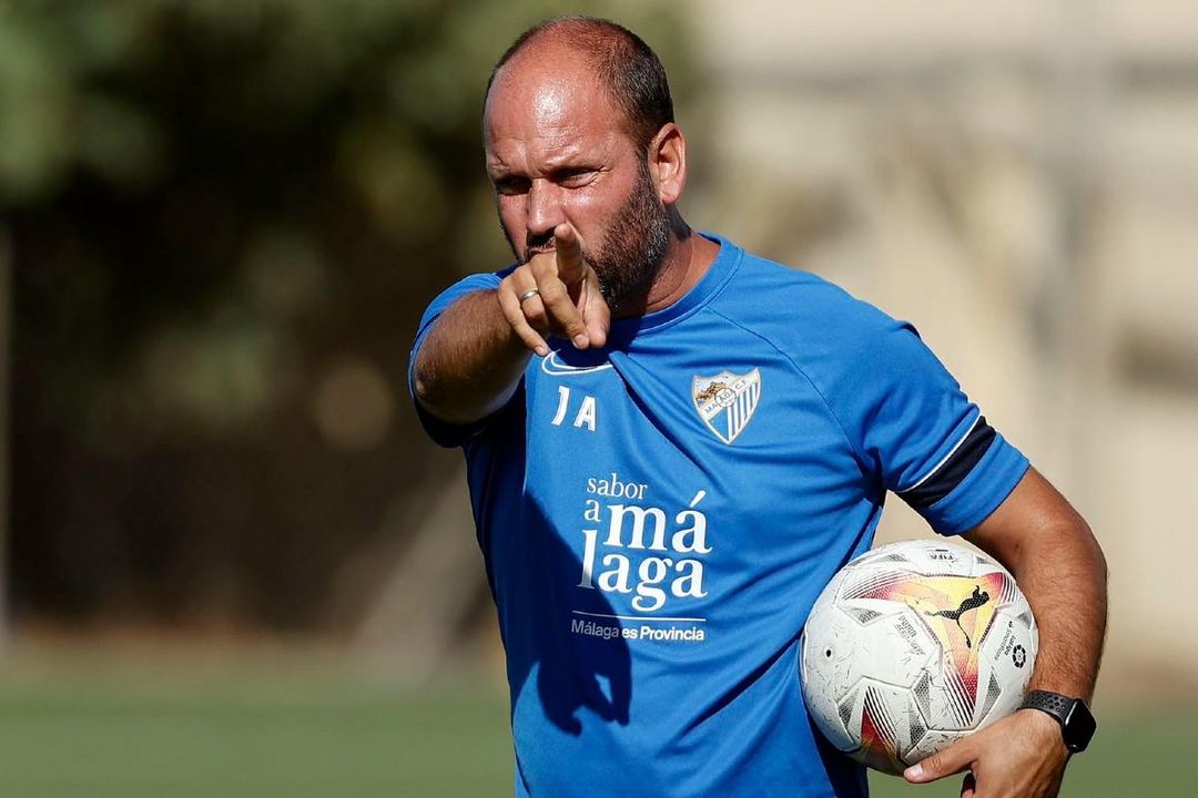 José Alberto López, el octavo técnico destituido en Segunda