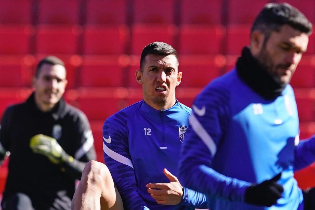 El ex del Granada que aconsejó a Uzuni en su fichaje