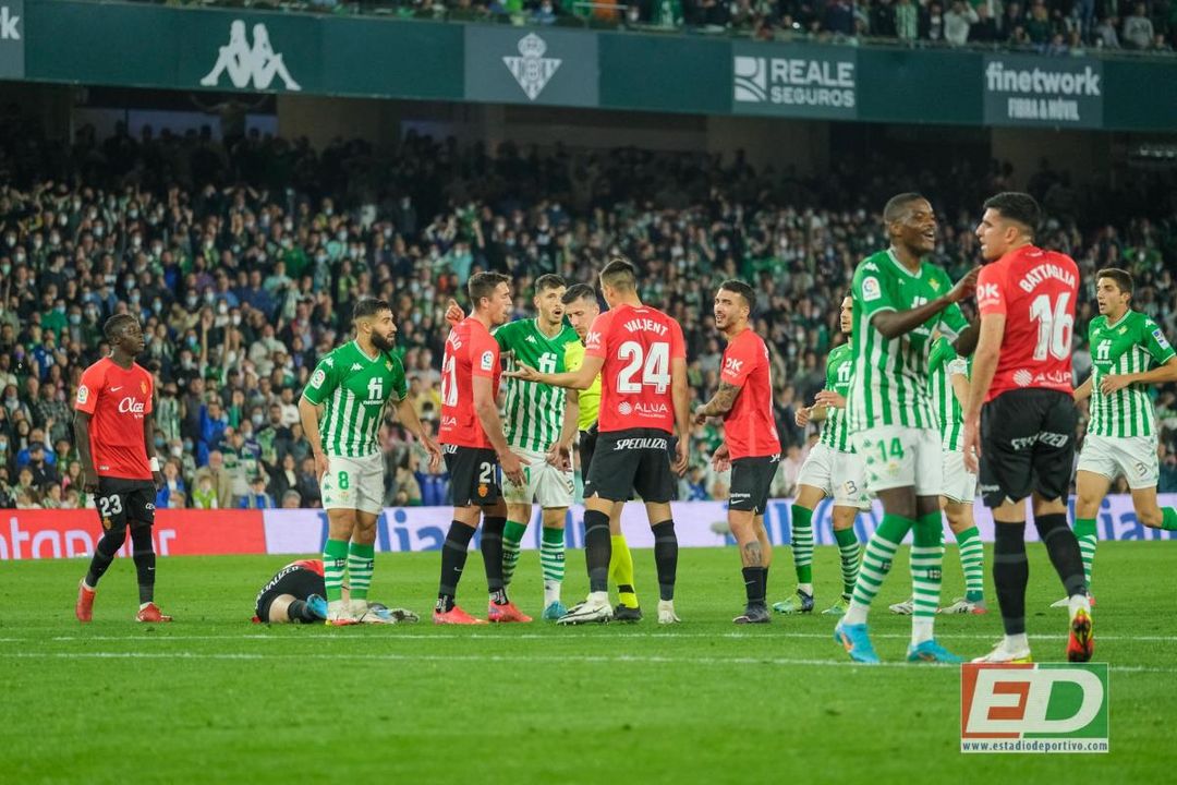 "Galarreta no culpa a Víctor Ruiz por su lesión", pero García Plaza no oculta su enfado: "Si eso le pasa a Fekir..."