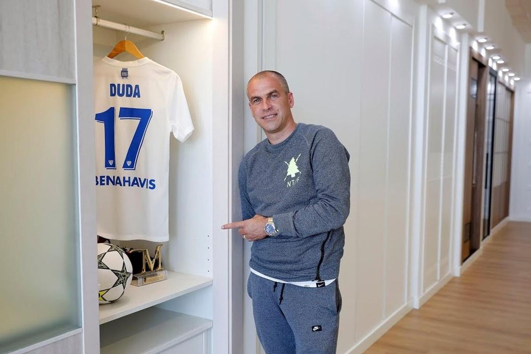 Maneja el talento futuro del Málaga y aún guarda sus espinilleras con la fotografía de su "amigo" Antonio Puerta