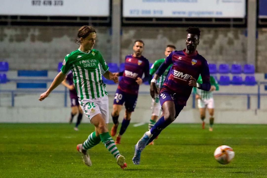 UE Costa Brava 1-2 Betis Deportivo: Un doblete de Raúl acaba con la larguísima sequía del filial