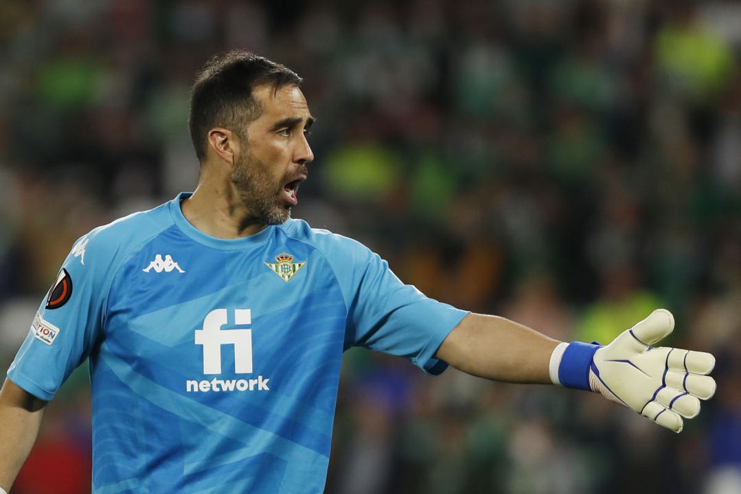 Claudio Bravo admite que regresar a Colo Colo "es una posibilidad"... en 2023