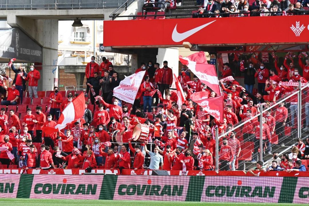 Cerca de 500 aficionados del Granada acompañarán a su equipo en Sevilla