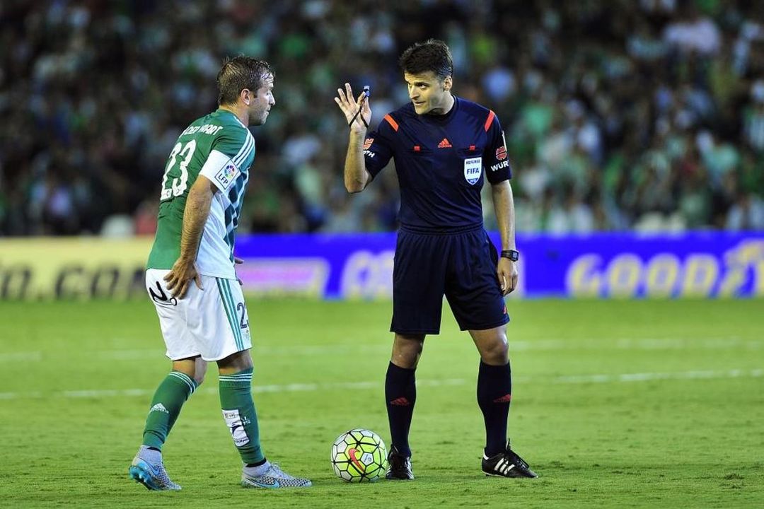Quiso retirarse en el Cádiz y jugó en el Betis, Van der Vaart y la promesa a su abuelo