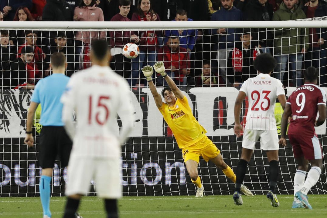El Barça enreda con Bono en una lista cada vez más pequeña