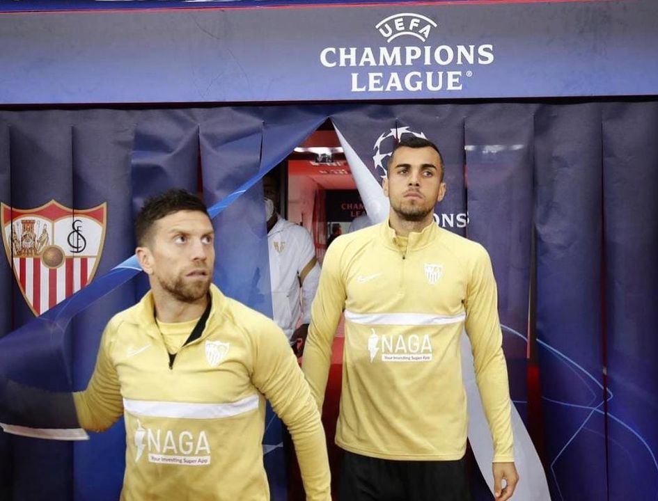 El Papu Gómez se moja y sorprende con su tajante opinión del estilo de juego del Sevilla, la polémica arbitral, la plaga de lesiones...