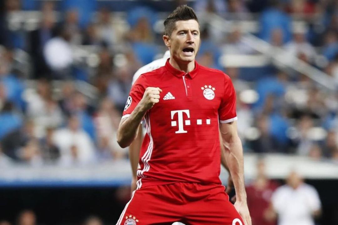 El agente de Lewandowski viaja a Barcelona para reunirse con Alemany