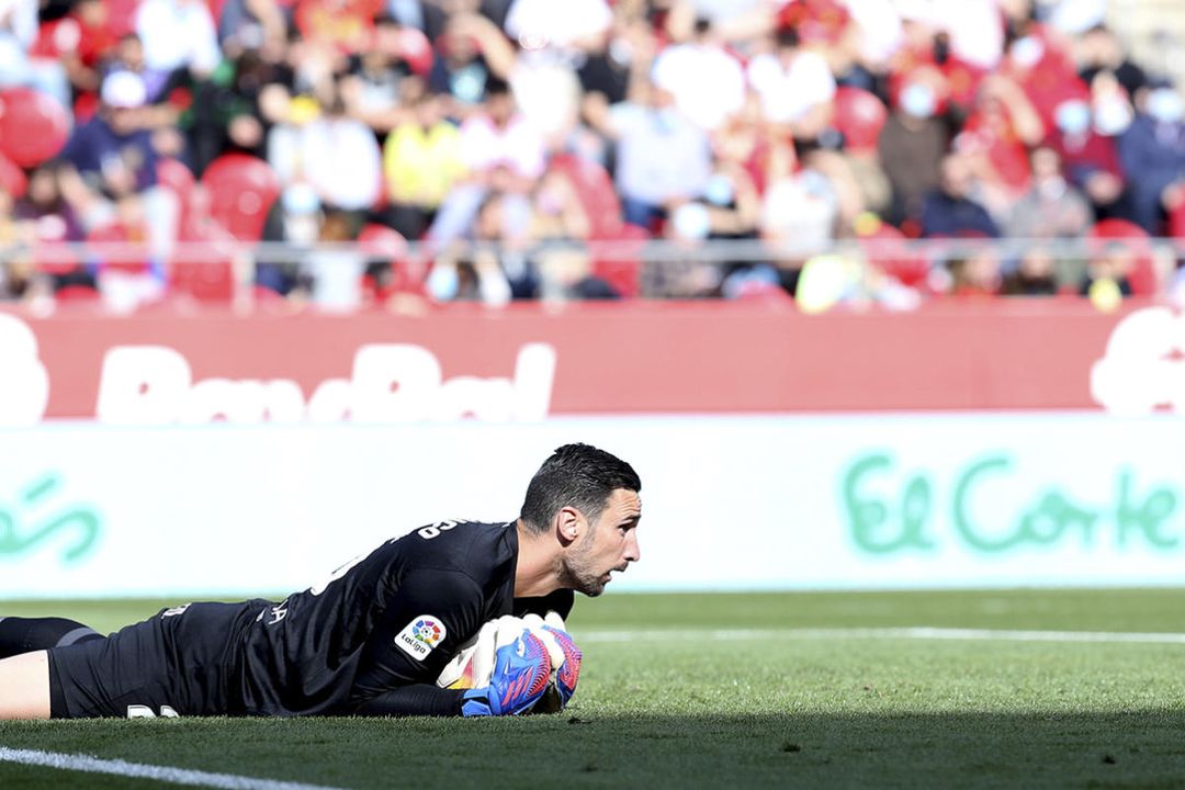 Sergio Rico, víctima de una limpia
