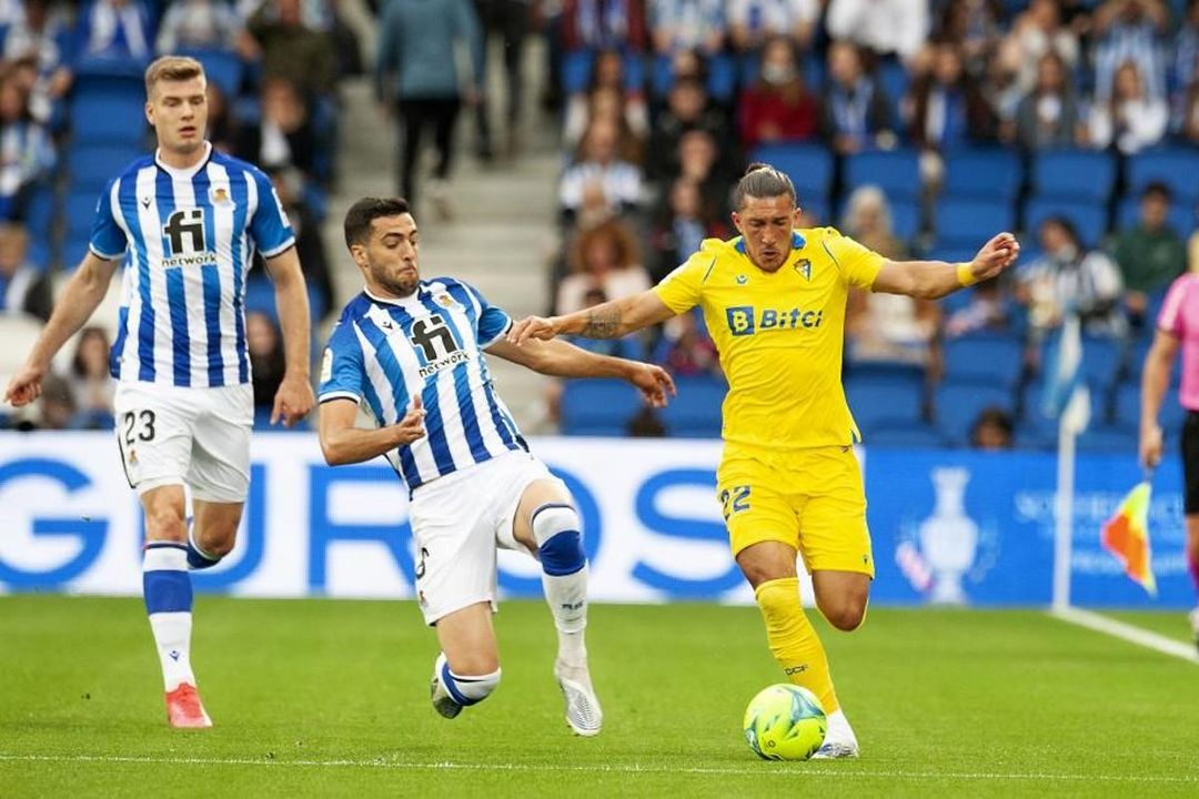 Espino da calabazas al Sevilla y seguirá en el Cádiz