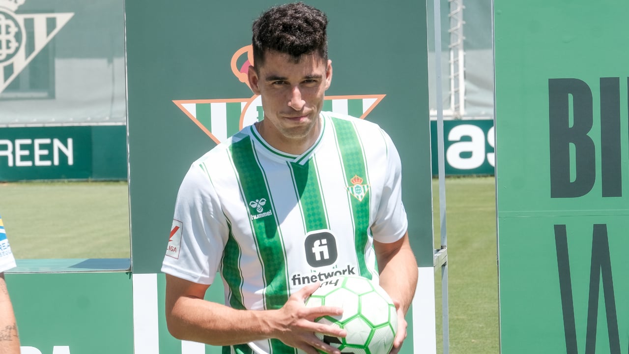 Marc Roca se moja sobre su futuro en el Betis