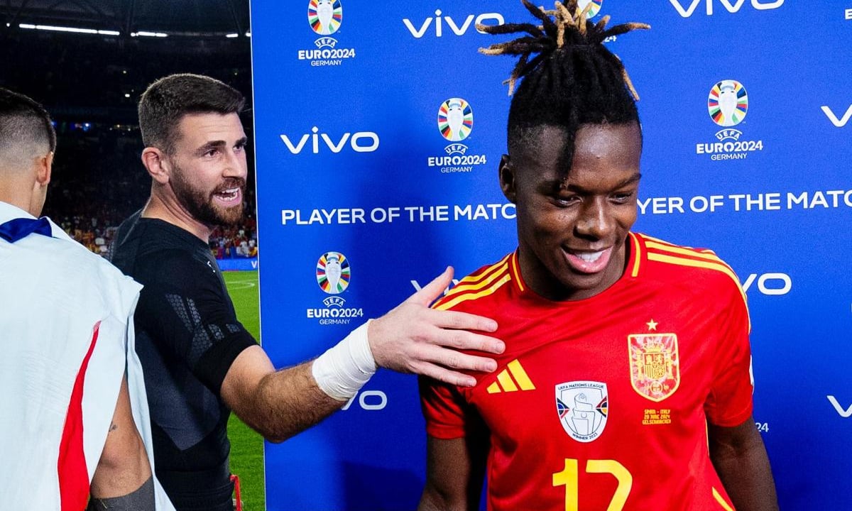 Unai Simón da la cara por Nico Williams