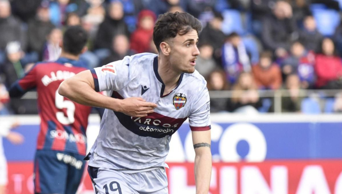 Álex Forés se le escapa al Burgos y finalmente fichará por el Oviedo