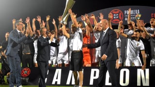 El Ceuta se proclama campeón y José Juan Romero es premiado