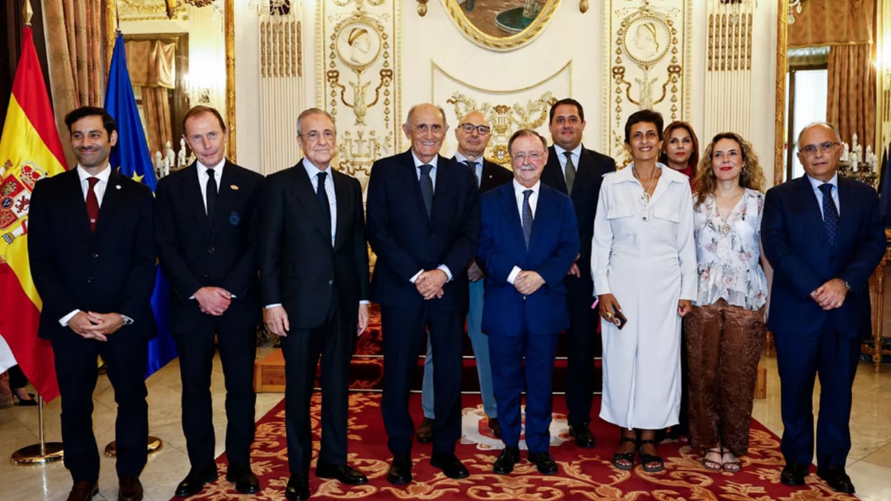 Florentino Pérez lanza un mensaje de apoyo en su visita a Ceuta: "Esperemos que la ciudad recupere la normalidad lo antes posible"
