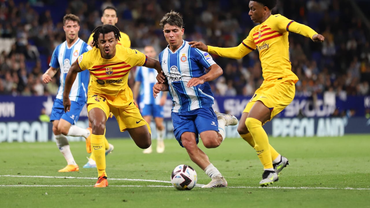 Los laterales, un quebradero de cabeza para el Barcelona