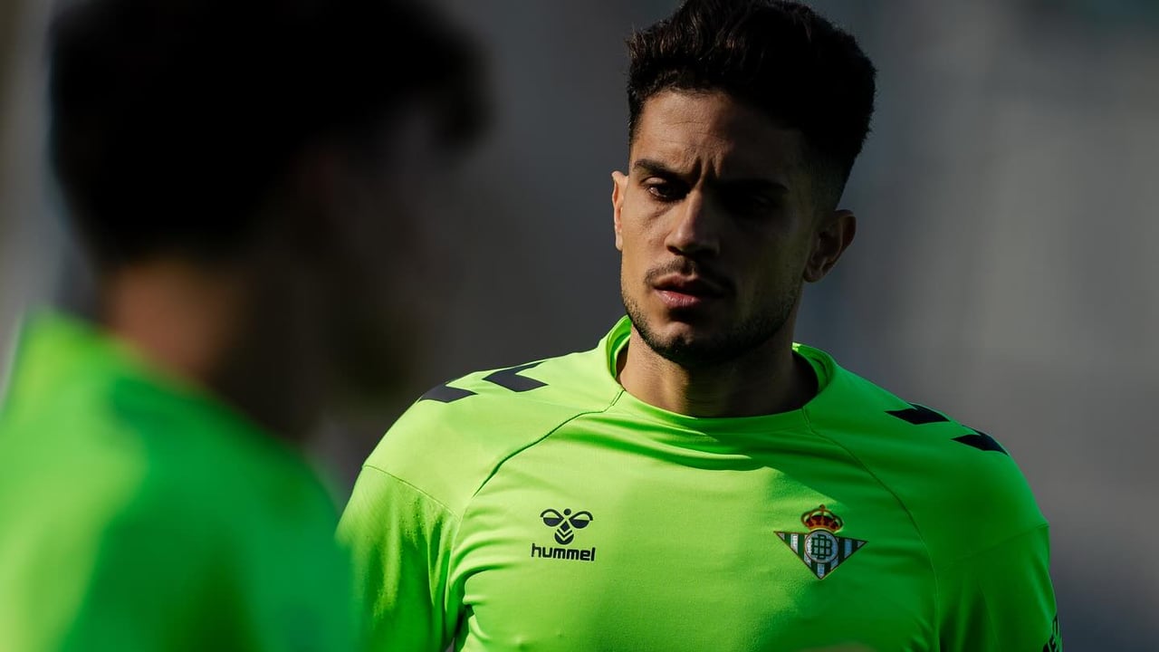 Un sorpresón, dos dudas, cuatro bajas y un debate en la vuelta al trabajo del Betis