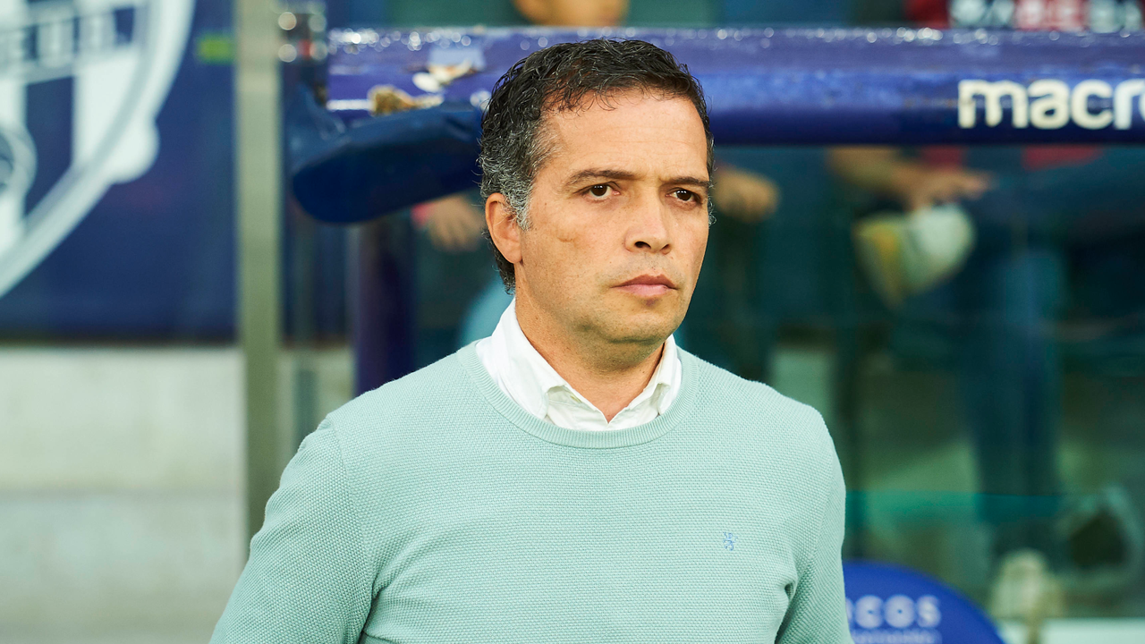 Luis Castro se entrega al Levante con la permanencia en Primera como objetivo: "Me pagan por hacer lo que más me gusta"