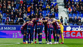 El Huesca explota y habla de "evidente alteración de la competición" tras la polémica ante el Almería