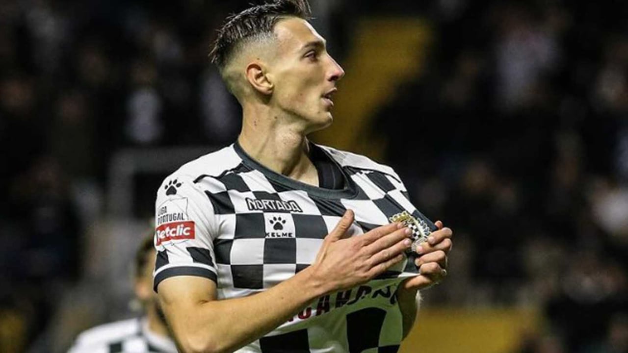 Bozenik reaparece con premio en la agenda del Sevilla