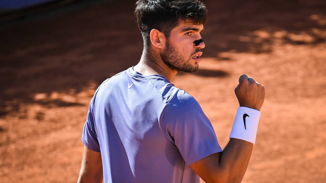 Carlos Alcaraz da el primer golpe a Sinner en Roma