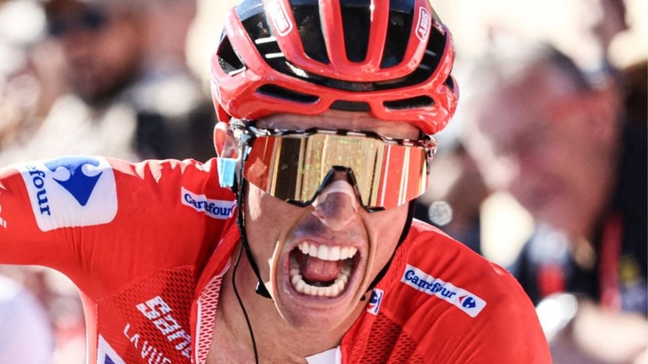 Enric Mas gana a lo Pogacar y es más líder de La Vuelta 2026
