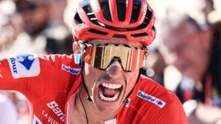Enric Mas gana a lo Pogacar y es más líder de La Vuelta 2026
