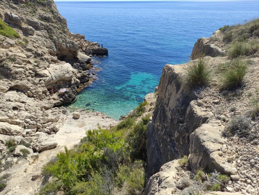 Las cinco playas de España donde se alarga el verano y no existe el otoño