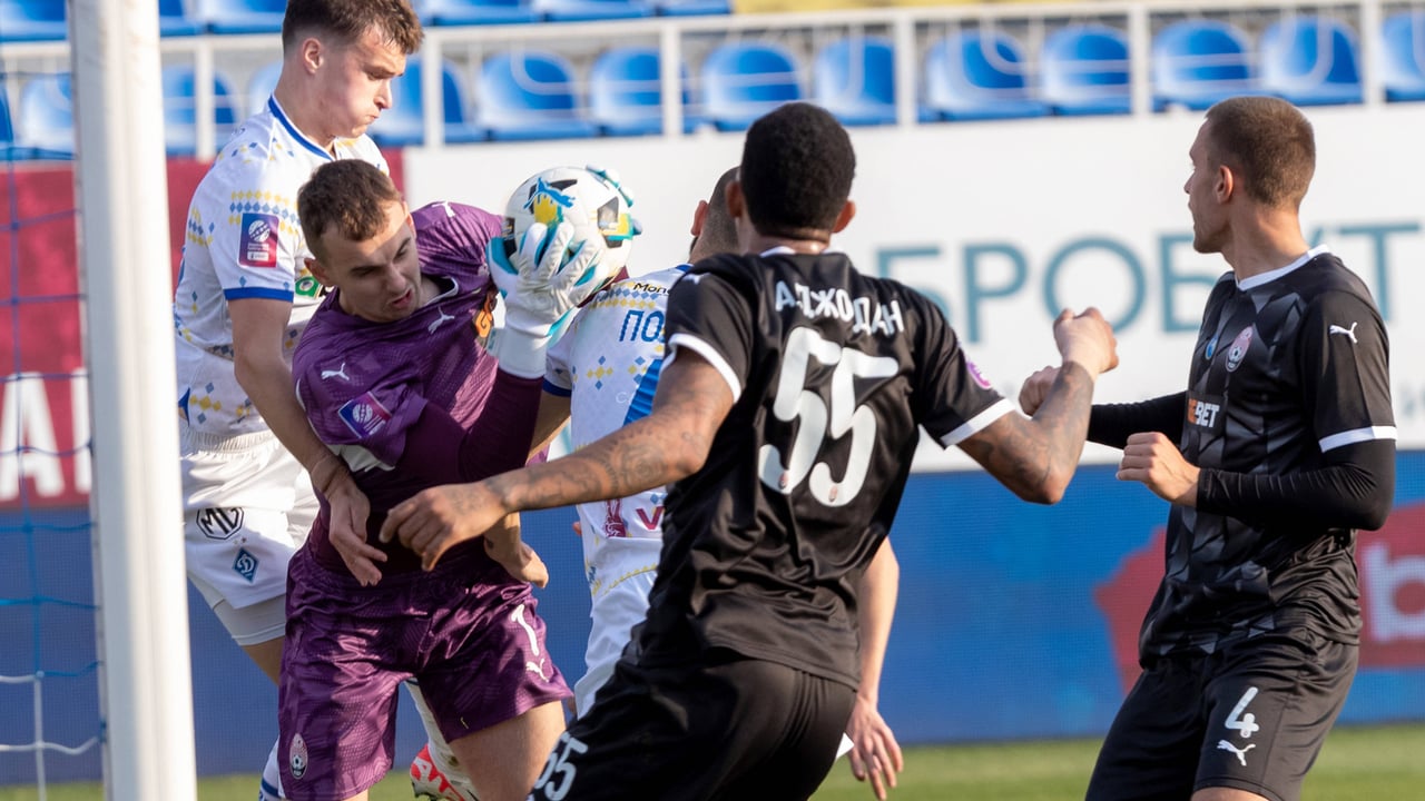 El Valencia elige a Saputin tras escapársele Van Oevelen: competencia para Dimitrievski